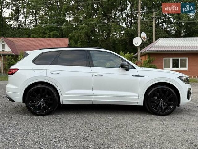 Белый Фольксваген Туарег, объемом двигателя 2.97 л и пробегом 131 тыс. км за 61990 $, фото 6 на Automoto.ua