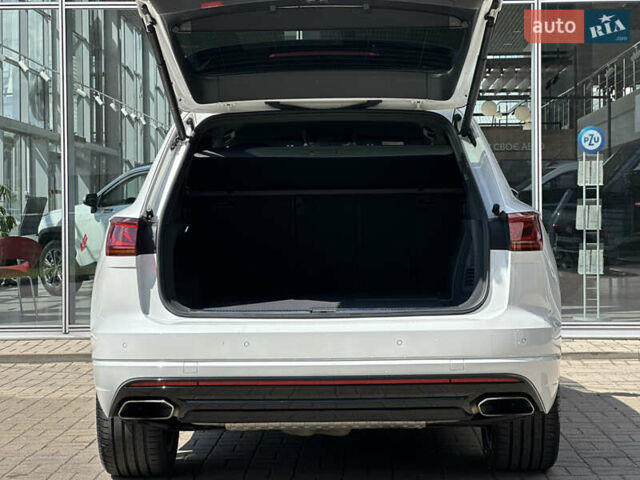 Білий Фольксваген Туарег, об'ємом двигуна 2.99 л та пробігом 26 тис. км за 69999 $, фото 9 на Automoto.ua