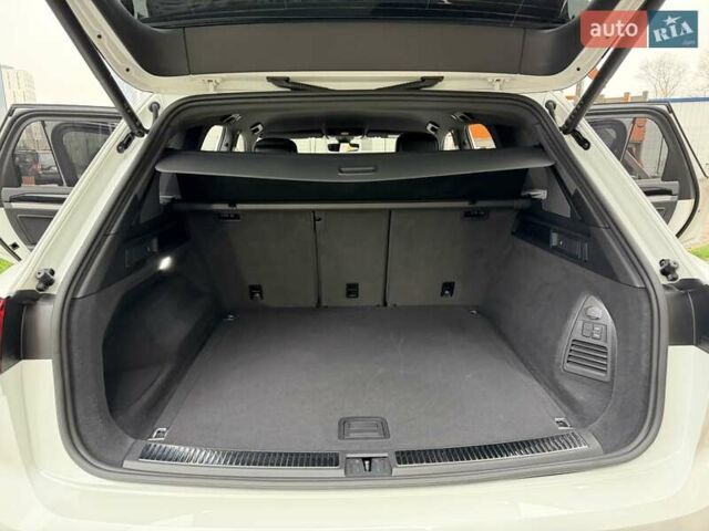 Белый Фольксваген Туарег, объемом двигателя 3 л и пробегом 63 тыс. км за 62999 $, фото 30 на Automoto.ua