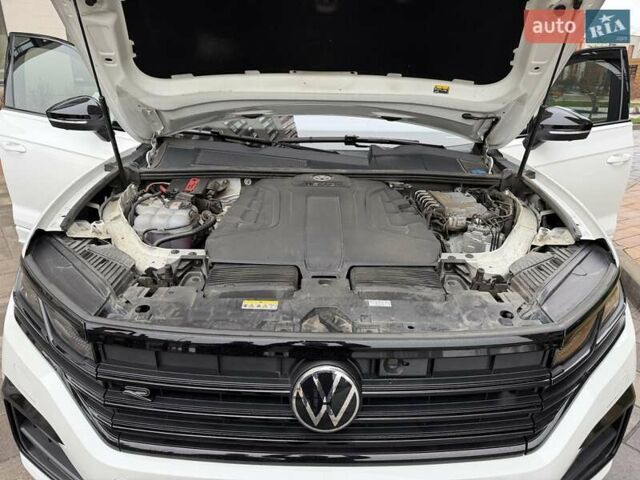 Белый Фольксваген Туарег, объемом двигателя 3 л и пробегом 63 тыс. км за 62999 $, фото 32 на Automoto.ua