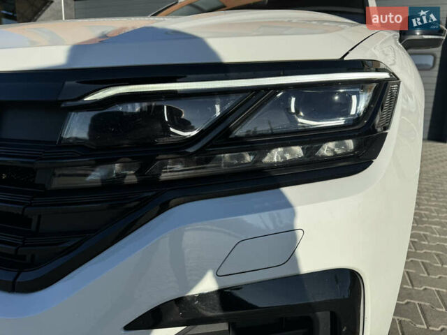 Белый Фольксваген Туарег, объемом двигателя 2.97 л и пробегом 138 тыс. км за 63000 $, фото 10 на Automoto.ua