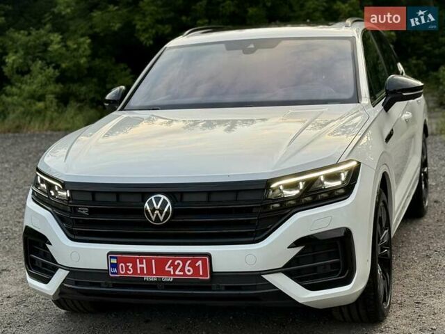 Белый Фольксваген Туарег, объемом двигателя 2.97 л и пробегом 131 тыс. км за 61990 $, фото 7 на Automoto.ua