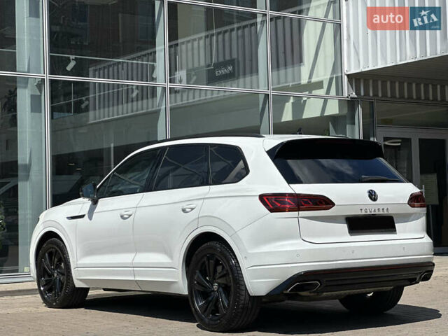 Білий Фольксваген Туарег, об'ємом двигуна 2.99 л та пробігом 26 тис. км за 69999 $, фото 12 на Automoto.ua