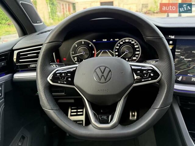 Белый Фольксваген Туарег, объемом двигателя 2.97 л и пробегом 131 тыс. км за 61990 $, фото 48 на Automoto.ua