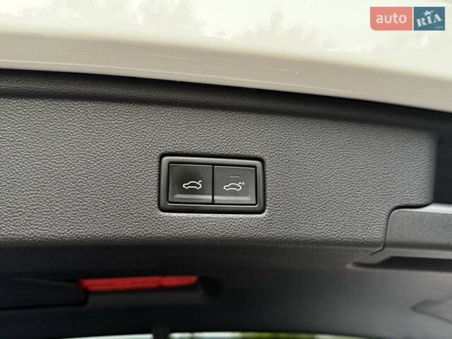 Белый Фольксваген Туарег, объемом двигателя 2.97 л и пробегом 131 тыс. км за 61990 $, фото 26 на Automoto.ua