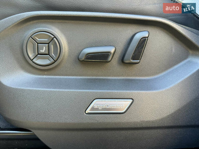 Белый Фольксваген Туарег, объемом двигателя 2.97 л и пробегом 135 тыс. км за 65700 $, фото 14 на Automoto.ua