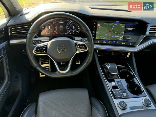 Белый Фольксваген Туарег, объемом двигателя 2.97 л и пробегом 135 тыс. км за 65700 $, фото 16 на Automoto.ua