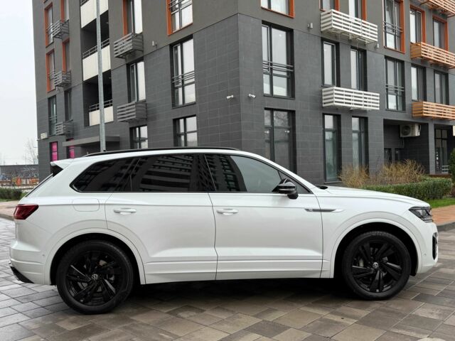 Білий Фольксваген Туарег, об'ємом двигуна 3 л та пробігом 63 тис. км за 62999 $, фото 6 на Automoto.ua