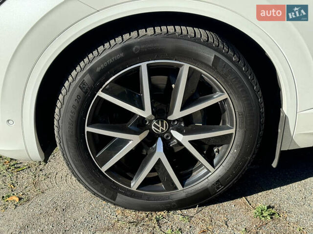 Белый Фольксваген Туарег, объемом двигателя 2.97 л и пробегом 135 тыс. км за 65700 $, фото 10 на Automoto.ua