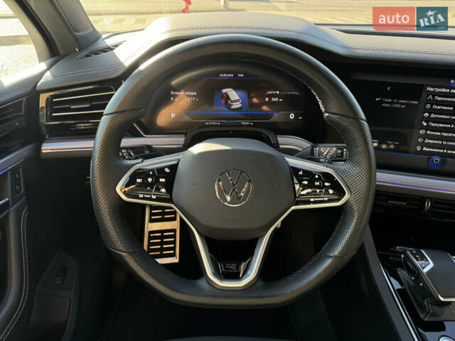 Белый Фольксваген Туарег, объемом двигателя 2.97 л и пробегом 138 тыс. км за 63000 $, фото 39 на Automoto.ua