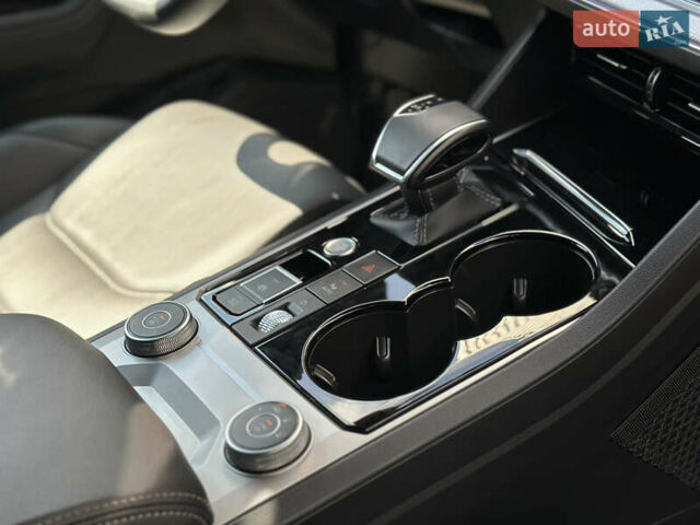 Білий Фольксваген Туарег, об'ємом двигуна 2.99 л та пробігом 26 тис. км за 69999 $, фото 24 на Automoto.ua