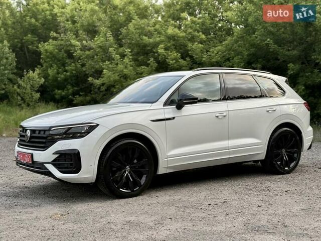 Белый Фольксваген Туарег, объемом двигателя 2.97 л и пробегом 131 тыс. км за 61990 $, фото 4 на Automoto.ua