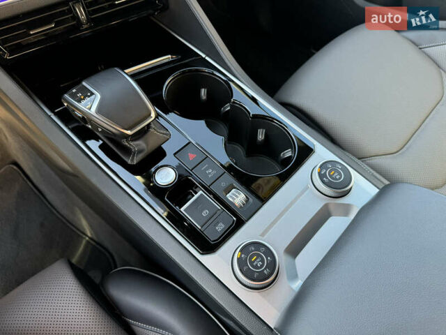 Белый Фольксваген Туарег, объемом двигателя 2.97 л и пробегом 138 тыс. км за 63000 $, фото 17 на Automoto.ua