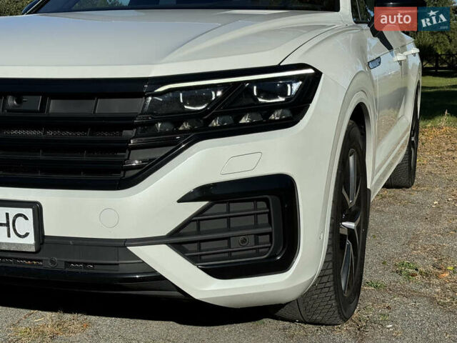 Белый Фольксваген Туарег, объемом двигателя 2.97 л и пробегом 135 тыс. км за 65700 $, фото 9 на Automoto.ua