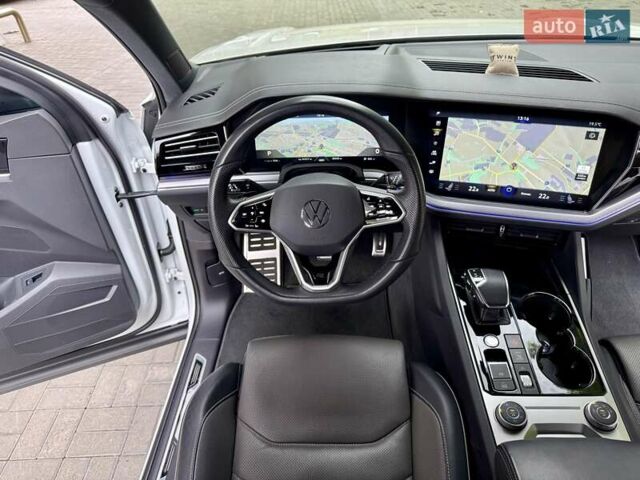 Білий Фольксваген Туарег, об'ємом двигуна 2.97 л та пробігом 77 тис. км за 64900 $, фото 30 на Automoto.ua