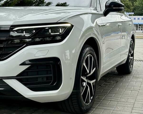 Білий Фольксваген Туарег, об'ємом двигуна 2.97 л та пробігом 77 тис. км за 64900 $, фото 5 на Automoto.ua