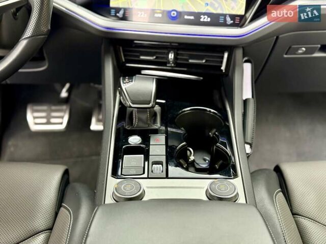 Білий Фольксваген Туарег, об'ємом двигуна 2.97 л та пробігом 77 тис. км за 64900 $, фото 32 на Automoto.ua