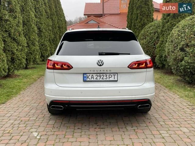 Білий Фольксваген Туарег, об'ємом двигуна 2.97 л та пробігом 100 тис. км за 63999 $, фото 4 на Automoto.ua