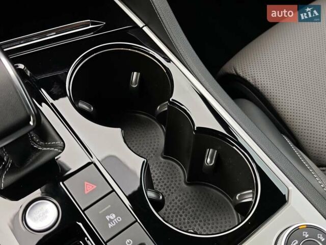 Белый Фольксваген Туарег, объемом двигателя 2.97 л и пробегом 68 тыс. км за 71500 $, фото 32 на Automoto.ua