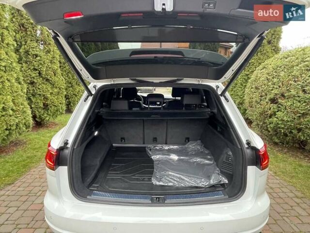 Білий Фольксваген Туарег, об'ємом двигуна 2.97 л та пробігом 100 тис. км за 63999 $, фото 22 на Automoto.ua