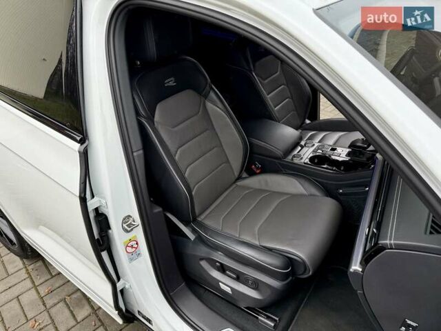 Білий Фольксваген Туарег, об'ємом двигуна 2.97 л та пробігом 79 тис. км за 63700 $, фото 40 на Automoto.ua