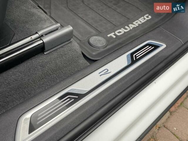 Білий Фольксваген Туарег, об'ємом двигуна 2.97 л та пробігом 100 тис. км за 63999 $, фото 25 на Automoto.ua