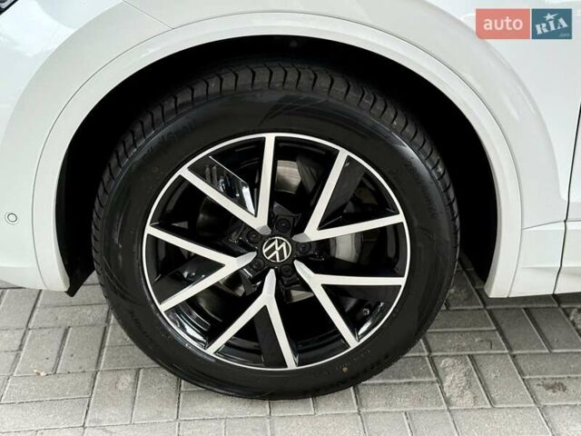 Білий Фольксваген Туарег, об'ємом двигуна 2.97 л та пробігом 77 тис. км за 64900 $, фото 22 на Automoto.ua