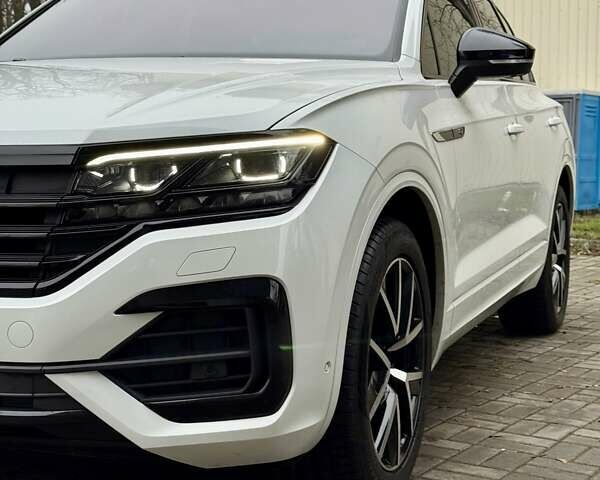 Білий Фольксваген Туарег, об'ємом двигуна 2.97 л та пробігом 79 тис. км за 63700 $, фото 6 на Automoto.ua