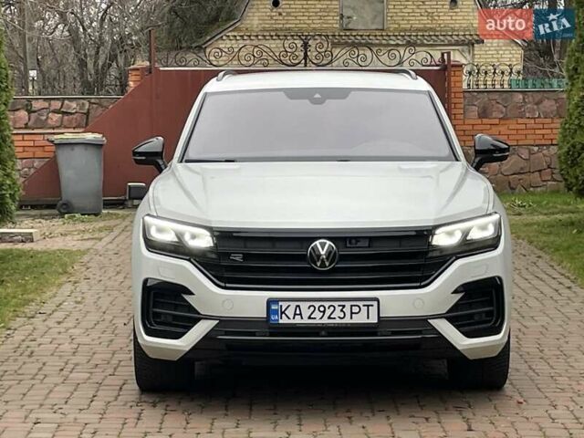 Білий Фольксваген Туарег, об'ємом двигуна 2.97 л та пробігом 100 тис. км за 63999 $, фото 9 на Automoto.ua