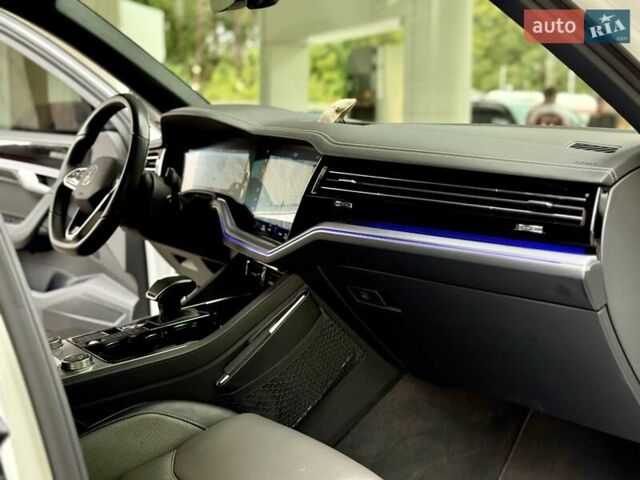 Білий Фольксваген Туарег, об'ємом двигуна 2.97 л та пробігом 77 тис. км за 64900 $, фото 35 на Automoto.ua