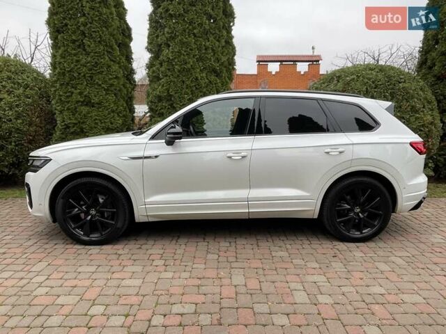 Білий Фольксваген Туарег, об'ємом двигуна 2.97 л та пробігом 100 тис. км за 63999 $, фото 2 на Automoto.ua