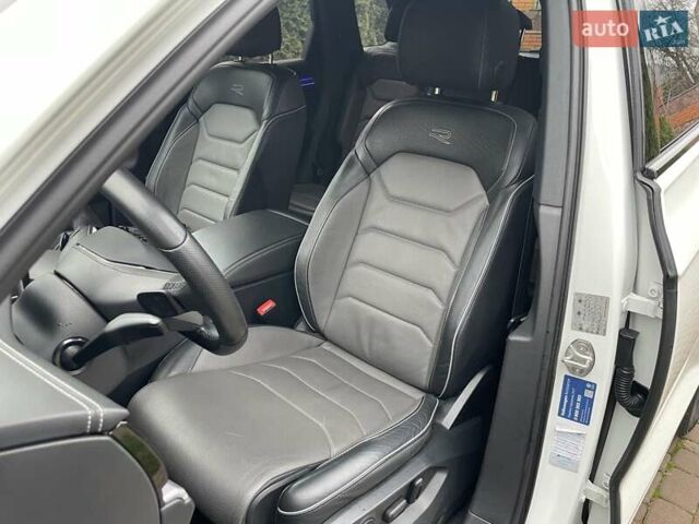 Білий Фольксваген Туарег, об'ємом двигуна 2.97 л та пробігом 100 тис. км за 63999 $, фото 12 на Automoto.ua