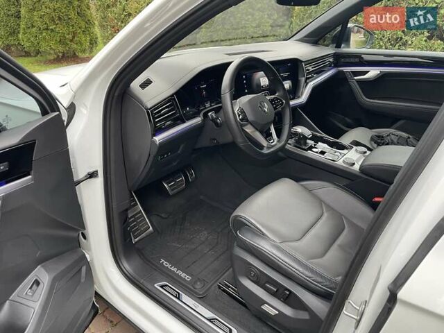 Білий Фольксваген Туарег, об'ємом двигуна 2.97 л та пробігом 100 тис. км за 63999 $, фото 11 на Automoto.ua