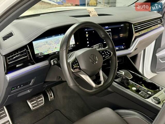 Білий Фольксваген Туарег, об'ємом двигуна 2.97 л та пробігом 77 тис. км за 64900 $, фото 25 на Automoto.ua