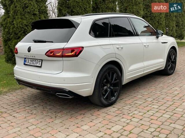 Білий Фольксваген Туарег, об'ємом двигуна 2.97 л та пробігом 100 тис. км за 63999 $, фото 5 на Automoto.ua