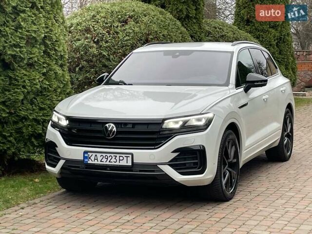 Білий Фольксваген Туарег, об'ємом двигуна 2.97 л та пробігом 100 тис. км за 63999 $, фото 1 на Automoto.ua