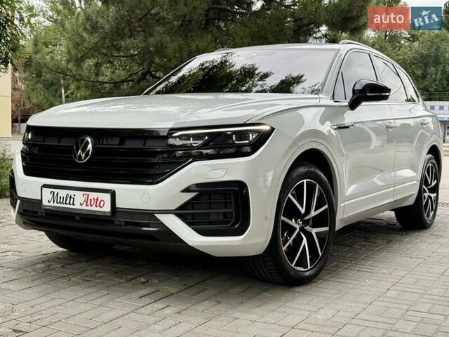 Білий Фольксваген Туарег, об'ємом двигуна 2.97 л та пробігом 77 тис. км за 64900 $, фото 3 на Automoto.ua