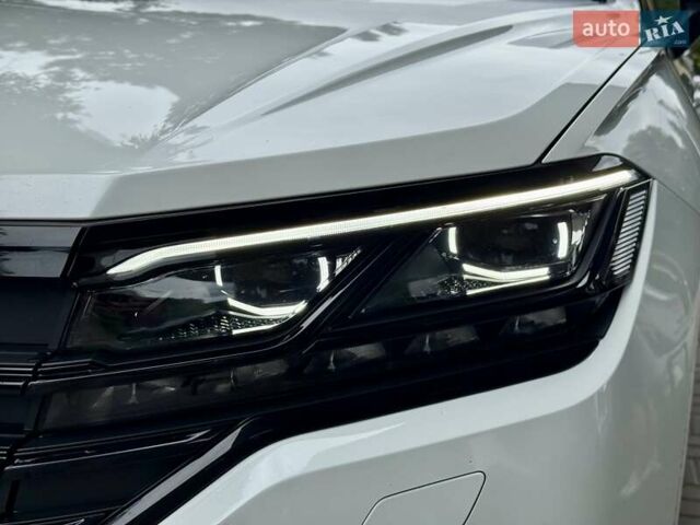 Білий Фольксваген Туарег, об'ємом двигуна 2.97 л та пробігом 77 тис. км за 64900 $, фото 7 на Automoto.ua