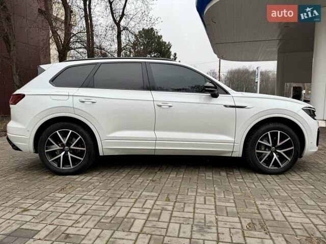 Білий Фольксваген Туарег, об'ємом двигуна 2.97 л та пробігом 79 тис. км за 63700 $, фото 16 на Automoto.ua