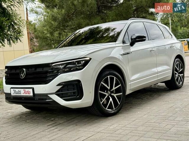 Білий Фольксваген Туарег, об'ємом двигуна 2.97 л та пробігом 77 тис. км за 64900 $, фото 1 на Automoto.ua