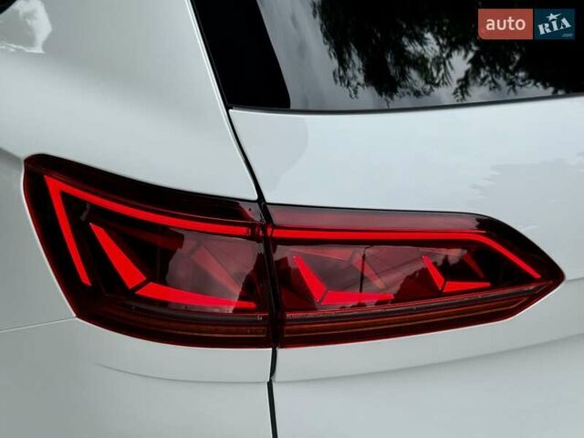 Білий Фольксваген Туарег, об'ємом двигуна 2.97 л та пробігом 77 тис. км за 64900 $, фото 17 на Automoto.ua