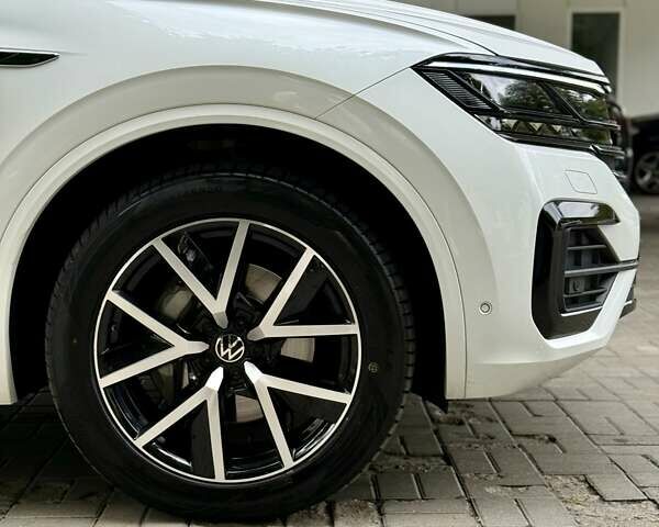 Білий Фольксваген Туарег, об'ємом двигуна 2.97 л та пробігом 77 тис. км за 64900 $, фото 12 на Automoto.ua