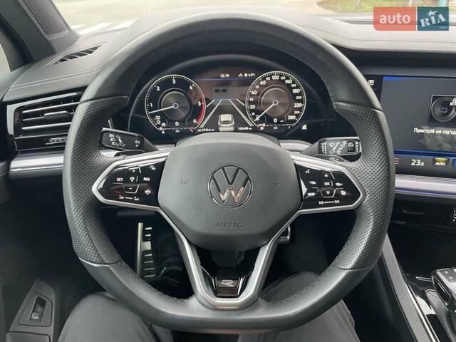 Білий Фольксваген Туарег, об'ємом двигуна 2.97 л та пробігом 100 тис. км за 63999 $, фото 13 на Automoto.ua