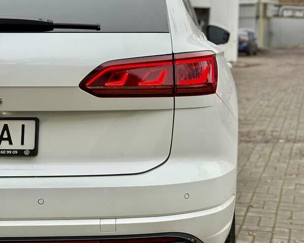 Білий Фольксваген Туарег, об'ємом двигуна 2.97 л та пробігом 79 тис. км за 63700 $, фото 20 на Automoto.ua