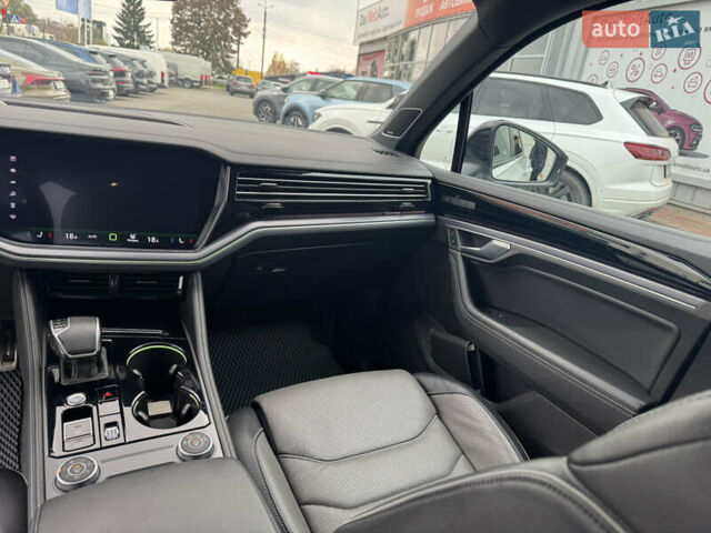 Білий Фольксваген Туарег, об'ємом двигуна 2.97 л та пробігом 33 тис. км за 75500 $, фото 12 на Automoto.ua