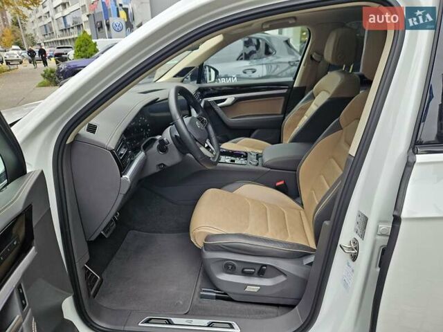 Белый Фольксваген Туарег, объемом двигателя 3 л и пробегом 32 тыс. км за 76890 $, фото 17 на Automoto.ua