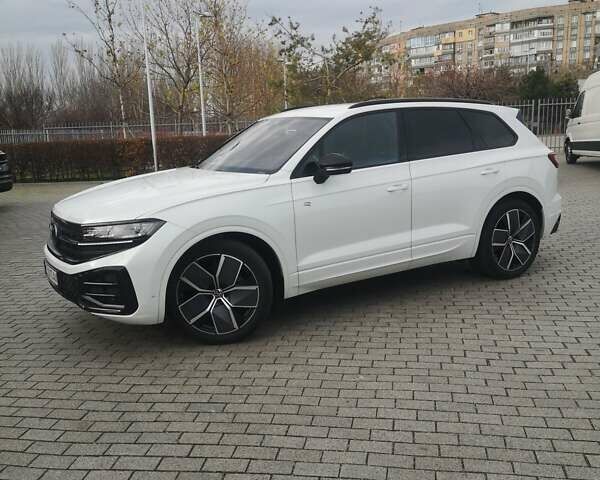 Белый Фольксваген Туарег, объемом двигателя 3 л и пробегом 55 тыс. км за 85500 $, фото 5 на Automoto.ua