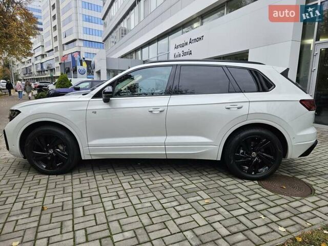Белый Фольксваген Туарег, объемом двигателя 3 л и пробегом 32 тыс. км за 76890 $, фото 11 на Automoto.ua