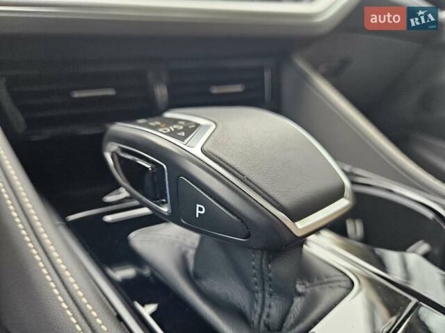 Белый Фольксваген Туарег, объемом двигателя 3 л и пробегом 32 тыс. км за 76890 $, фото 54 на Automoto.ua