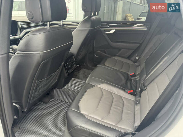 Білий Фольксваген Туарег, об'ємом двигуна 2.97 л та пробігом 33 тис. км за 76900 $, фото 13 на Automoto.ua